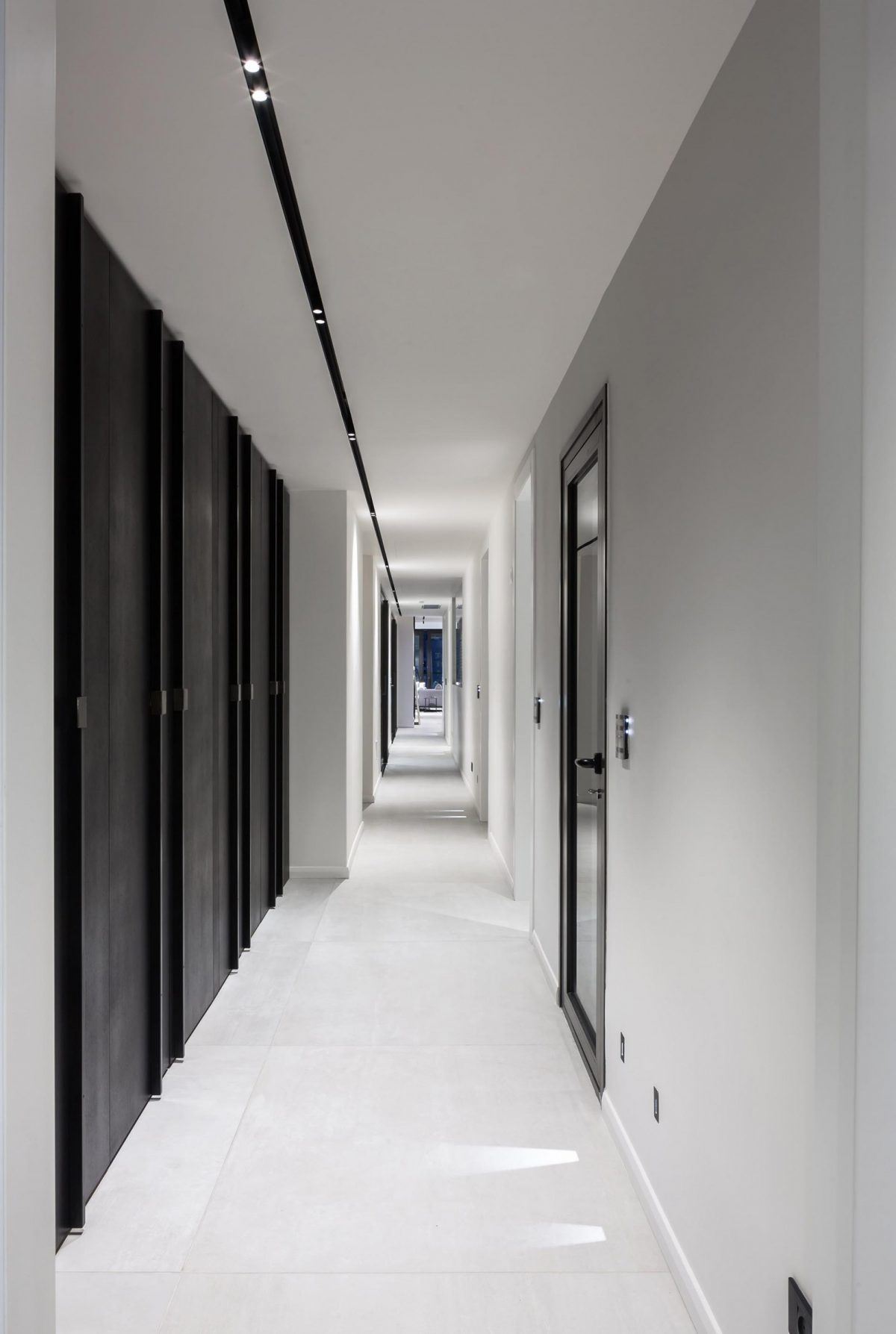 Penthouse Carmelit עיצוב התאורה במסדרון על ידי דורי קמחי